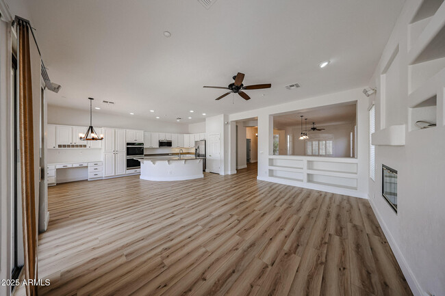 Building Photo - 41735 N Maidstone Ct