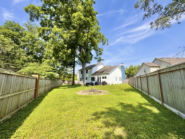 Building Photo - 800 Palomino Ln