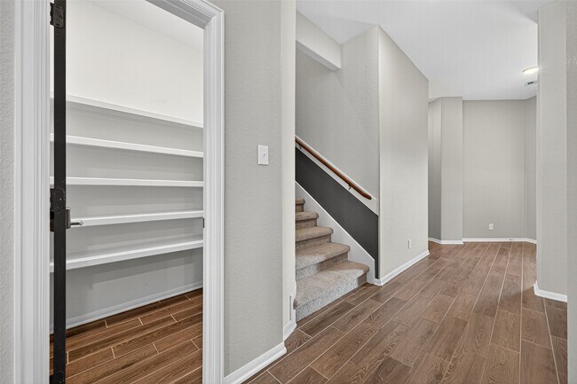 Building Photo - 1312 Mainland Shrs Ln