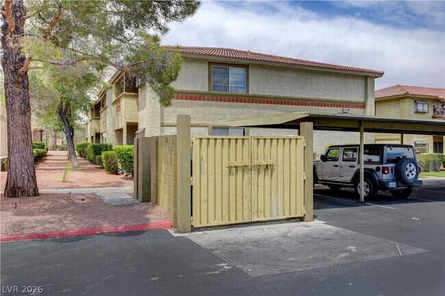 Building Photo - 7200 W Pirates Cove Rd