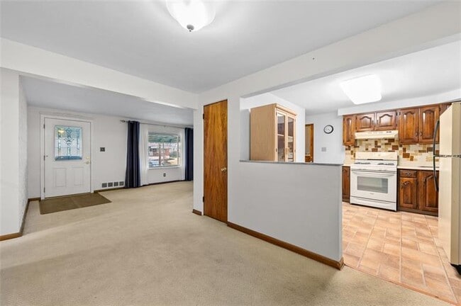 Building Photo - 4813 Sandy Dr