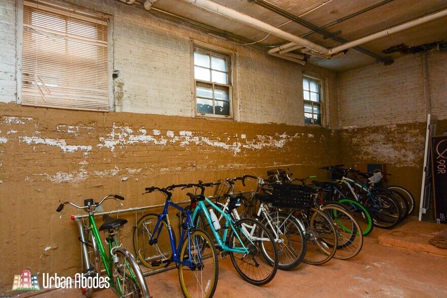 Building Photo - 4735 N Hermitage Ave