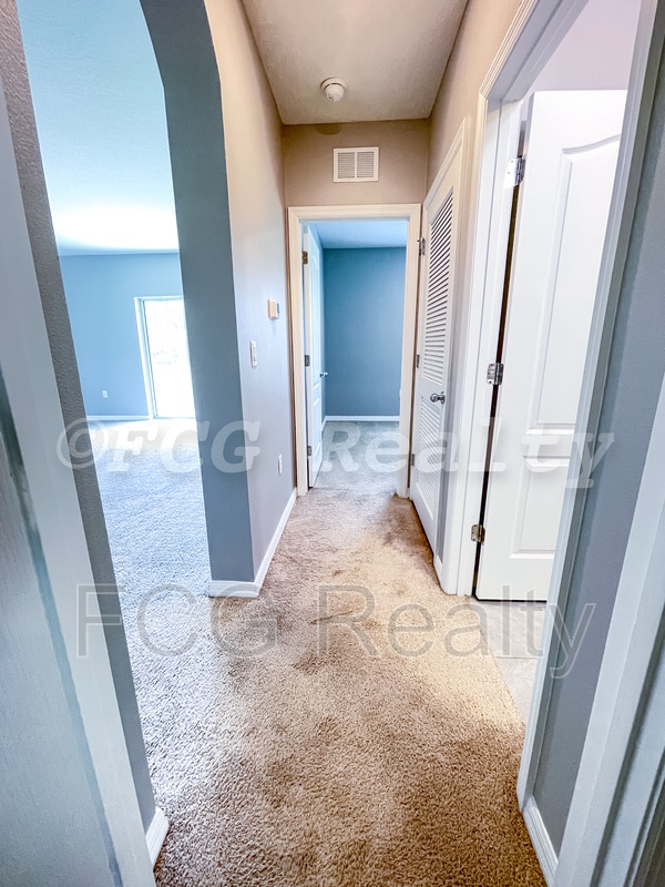 Building Photo - 345 Holly Berry Dr