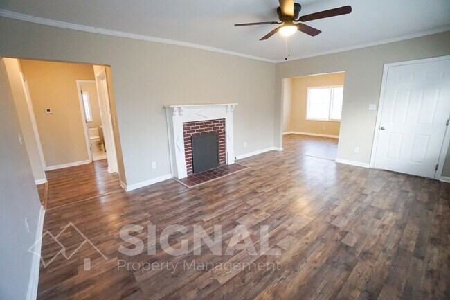 Building Photo - 1932 Portage Ave