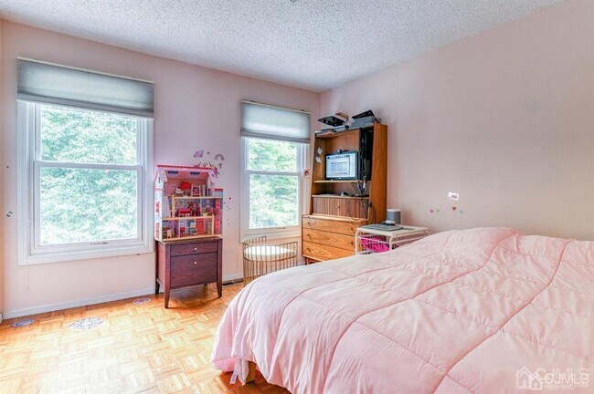 Building Photo - 166 Stults Ln