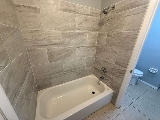 Building Photo - Remodeled & Upgraded Beautiful 2/1.5!! Apply for FREE!!!