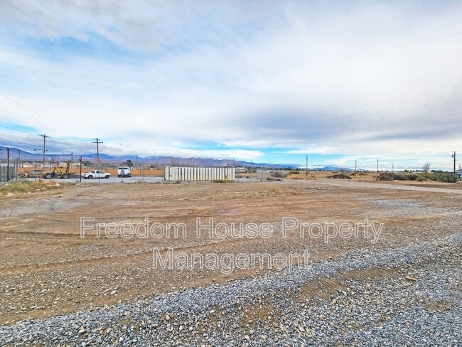 Building Photo - 1340 Arrowhead St