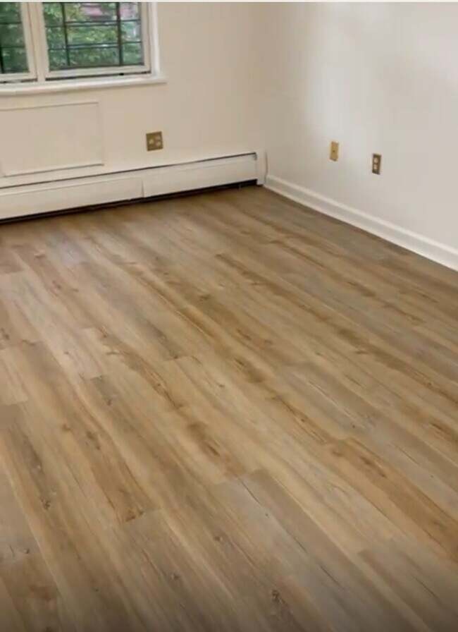 Building Photo - 1833 Phelan Pl