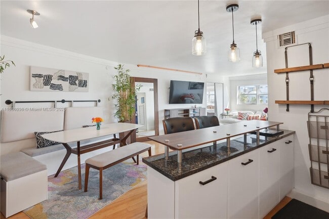 Building Photo - 1881 Washington Ave