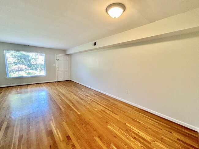 Building Photo - 2016 Sherwood Ave SW
