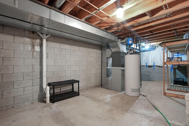 Building Photo - 7961 Pinehill Rd