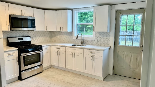 Building Photo - 48 Mechanic St