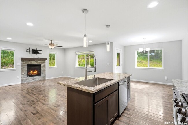 Building Photo - 1553 N Ravens Best Cir