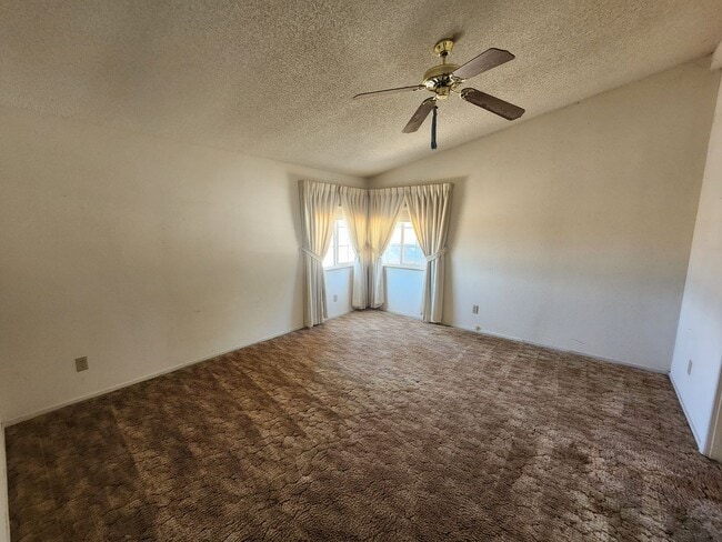 Building Photo - Well-Maintained 3BR/2BA