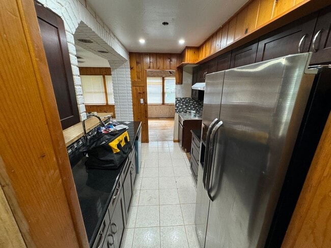 Building Photo - Lovely Ranch house available