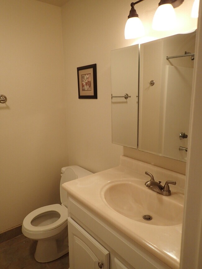 Building Photo - BEAUTIFUL FURNISHED 2bed/2Bath KIHEI SHORE...