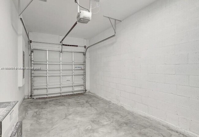 Building Photo - 204 SE Woodbark St