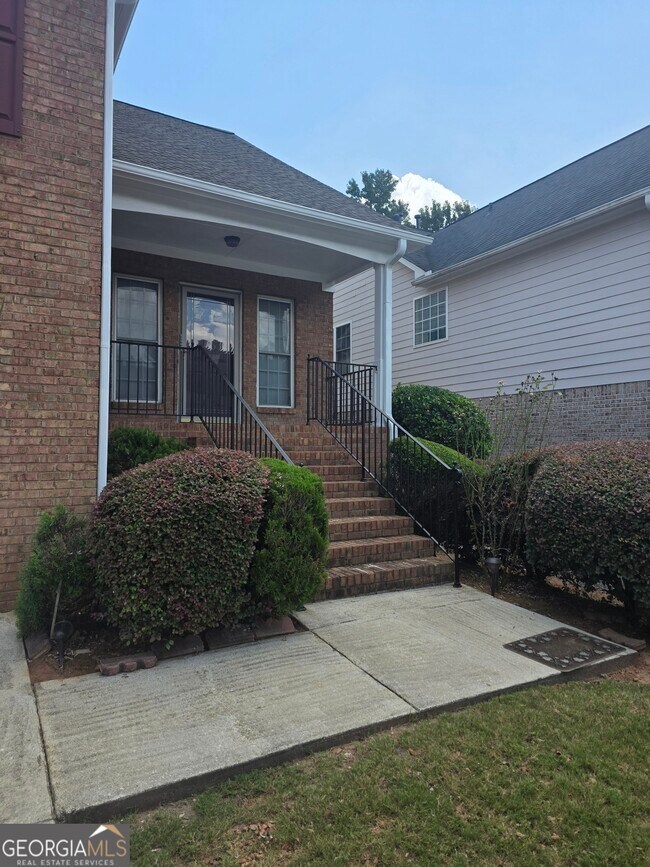 Building Photo - 4550 Parkview Walk Dr