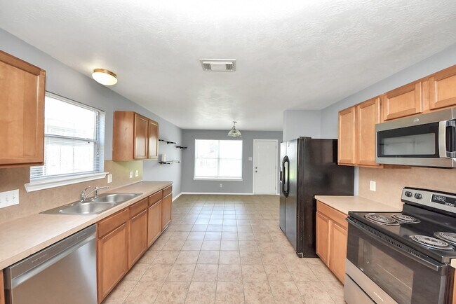 Building Photo - 14423 Hillard Green Ln