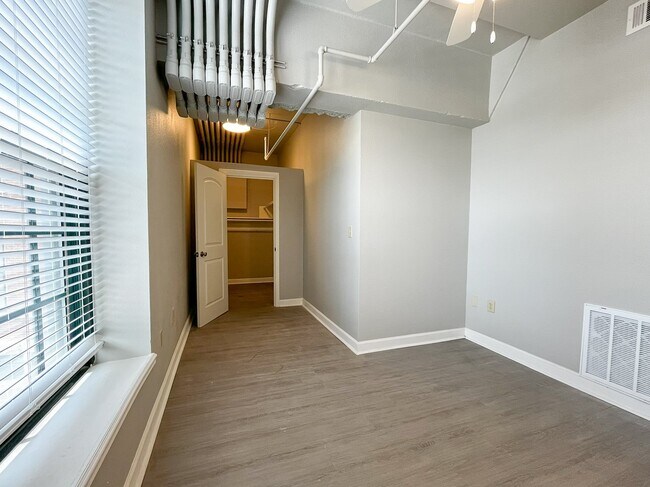 Building Photo - 1400 Cumberland St