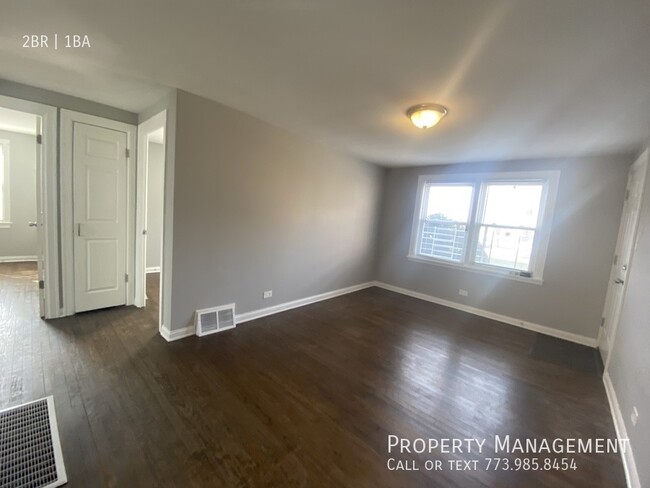 Building Photo - Completely Updated Secure Apartment In Qui...