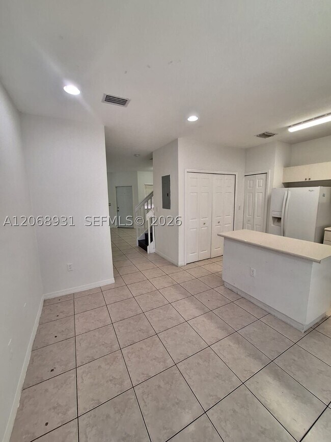 Building Photo - 1654 SE 31st Ct