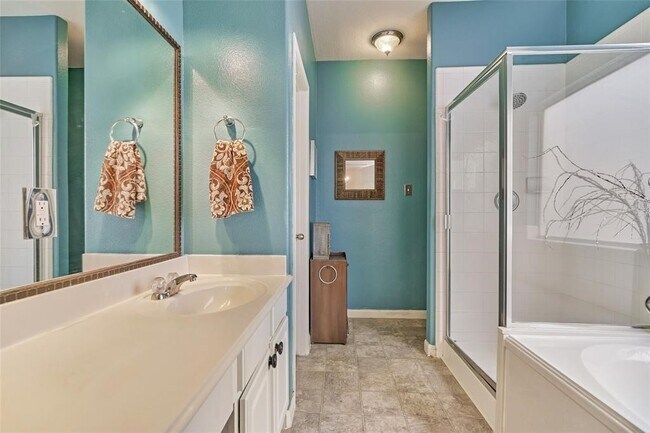 Building Photo - 21519 Falvel Sunrise Ct