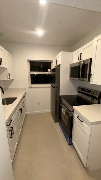 Building Photo - 922 NW 4th Ave