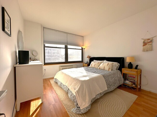 Building Photo - 102 Christopher Columbus Dr