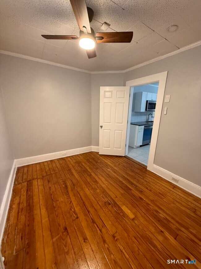 Building Photo - 319 Delavan Ave