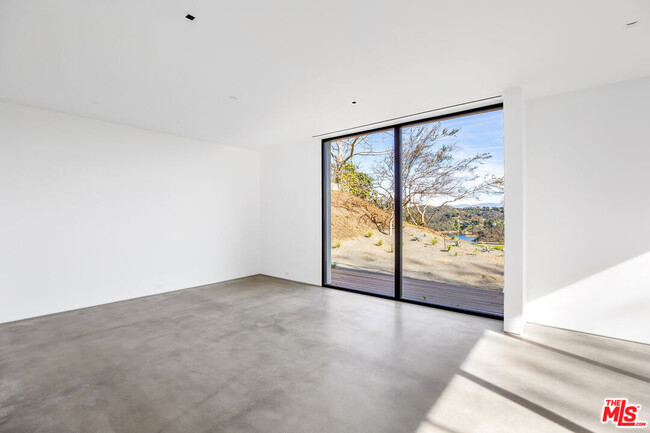 Building Photo - 1448 Stradella Rd