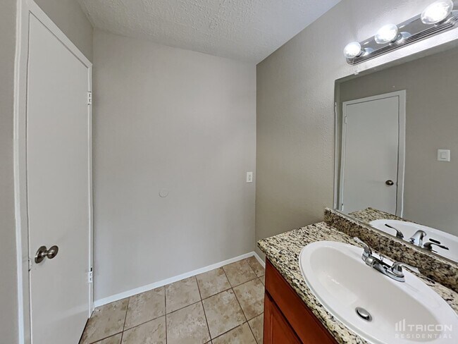 Building Photo - 8218 Tattershall Cir