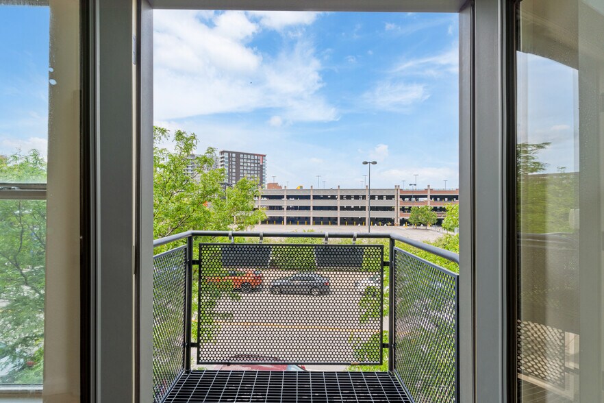 balcony off of living room - 2680 Blake St