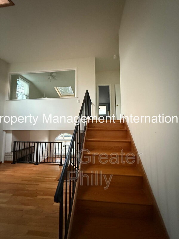 Building Photo - 864 Beechwood Rd