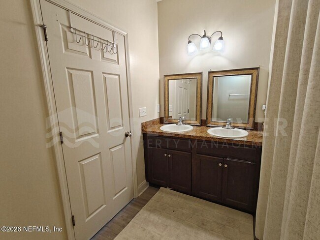 Building Photo - 3107 Zeyno Dr