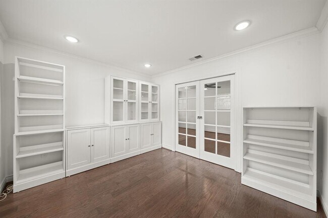 Building Photo - 4427 Sarong Dr