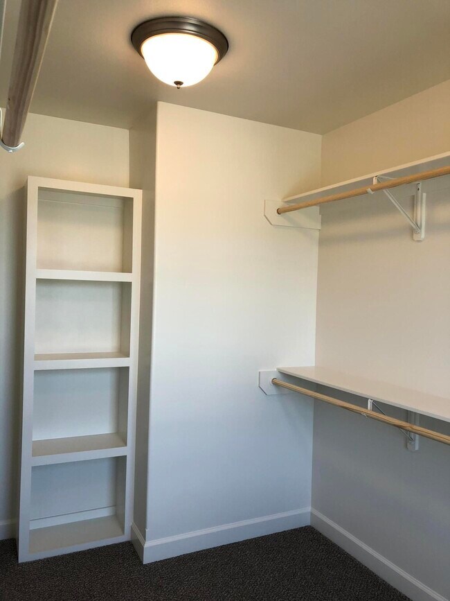 Building Photo - 7414 Pemberton Dr