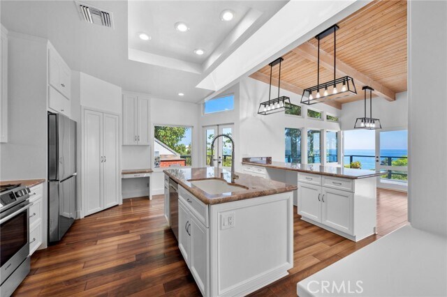 Building Photo - 1560 Sunset Ridge Dr
