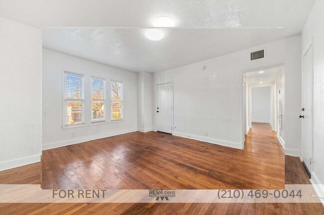 Building Photo - 1630 W Rosewood Ave