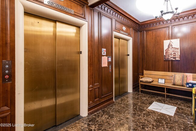 Building Photo - 133 S 3rd St