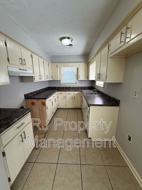 Building Photo - 4921 Wooddale Ave