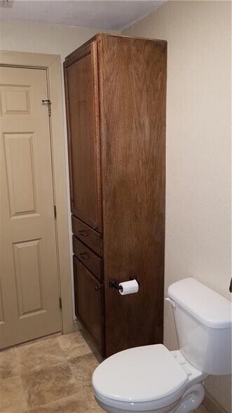 Building Photo - 756 N Barton Ave