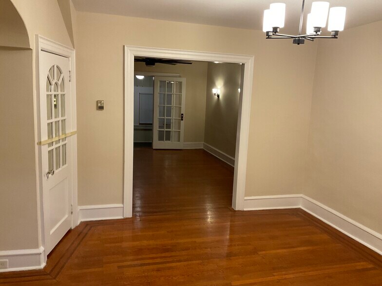 Building Photo - 1542 S 55th St