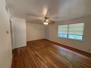 Building Photo - 513 Cynisca St