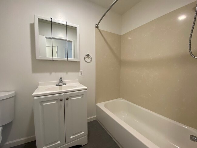 Building Photo - 2101 Trousdale Dr