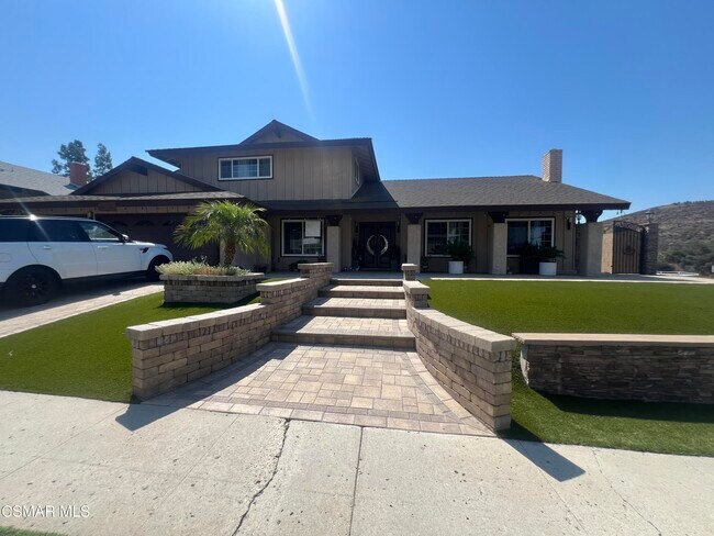 Primary Photo - 334 W Avenida De Las Flores