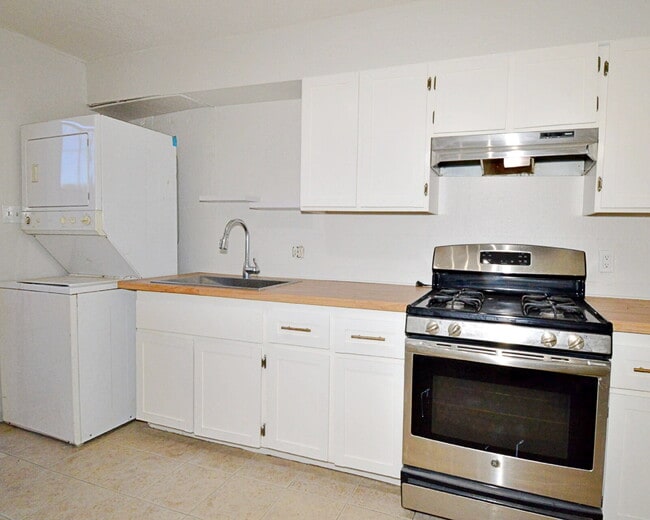 Building Photo - Cozy Indio 2 Bedroom