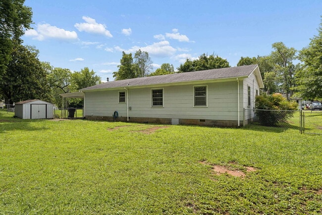Building Photo - "Charming 3-Bedroom Retreat with Spacious Living in Murfreesboro!"