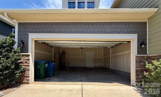 Building Photo - 4019 Oakmere Rd