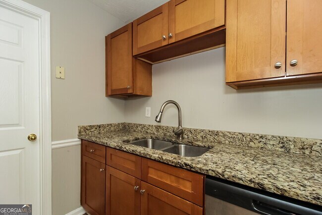 Building Photo - 61 Eva Dr